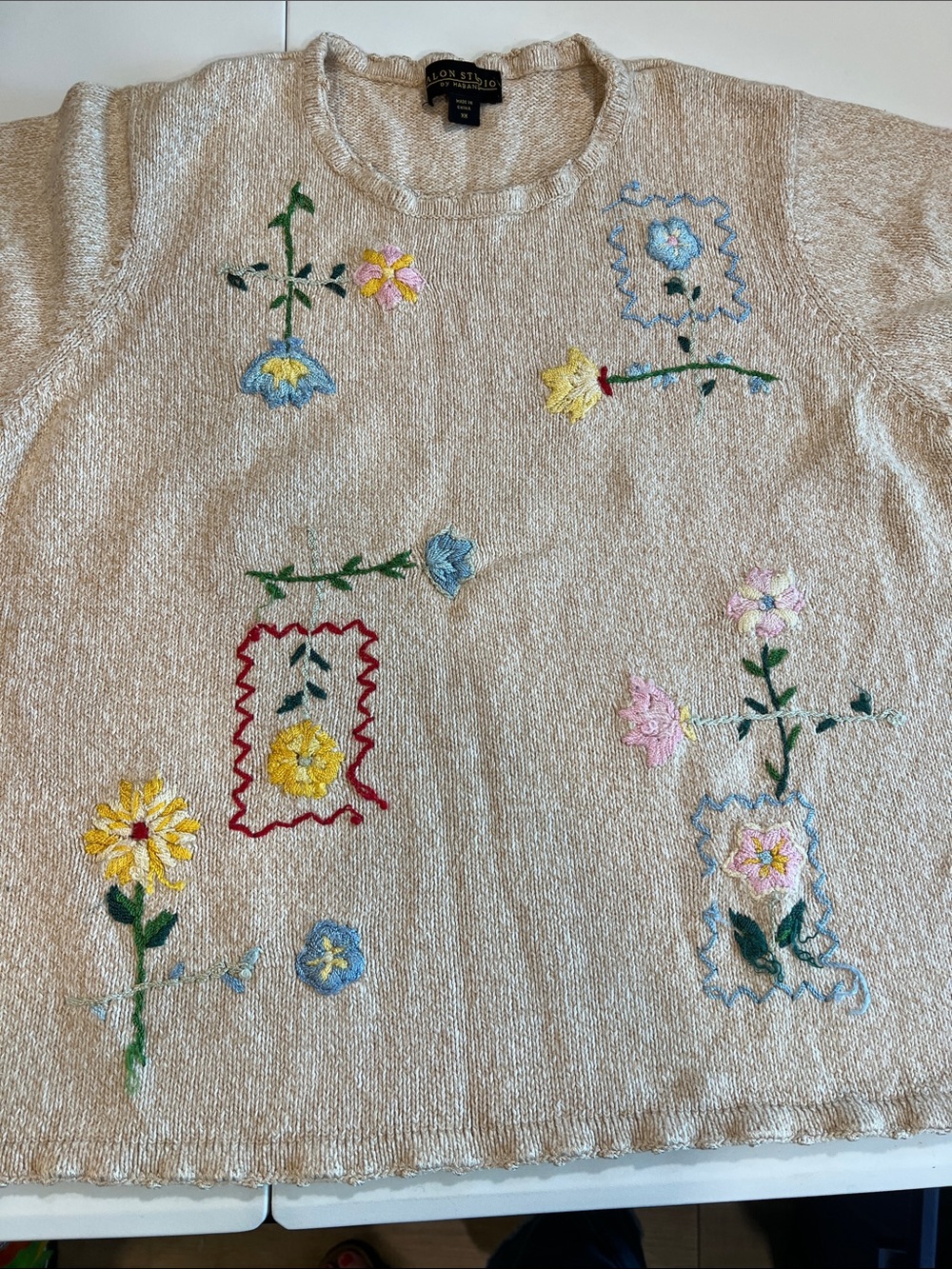 Vintage - Sslon Studio, 2x, Cream Embroidered Floral Crewneck Sweater